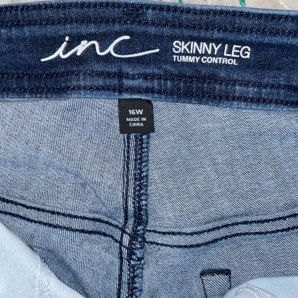 INC Skinny Leg Tummy Control jeans - Picture 4 of 4